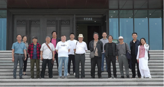 走遍中国：采风呼伦贝尔，偶遇嘎查那达慕的质朴风情