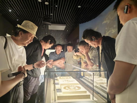 走遍中国：采风呼伦贝尔，偶遇嘎查那达慕的质朴风情