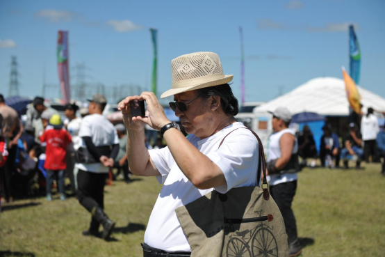 走遍中国：采风呼伦贝尔，偶遇嘎查那达慕的质朴风情