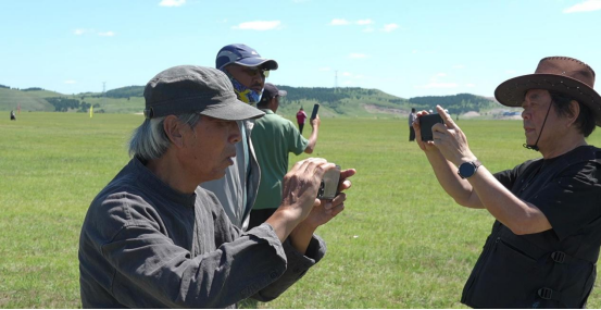 走遍中国：采风呼伦贝尔，偶遇嘎查那达慕的质朴风情