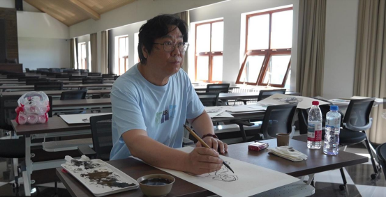 “走遍中国”：以画笔镌刻恩和小镇的独有诗韵