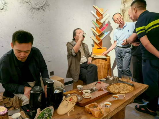 “走遍中国”：以画笔镌刻恩和小镇的独有诗韵